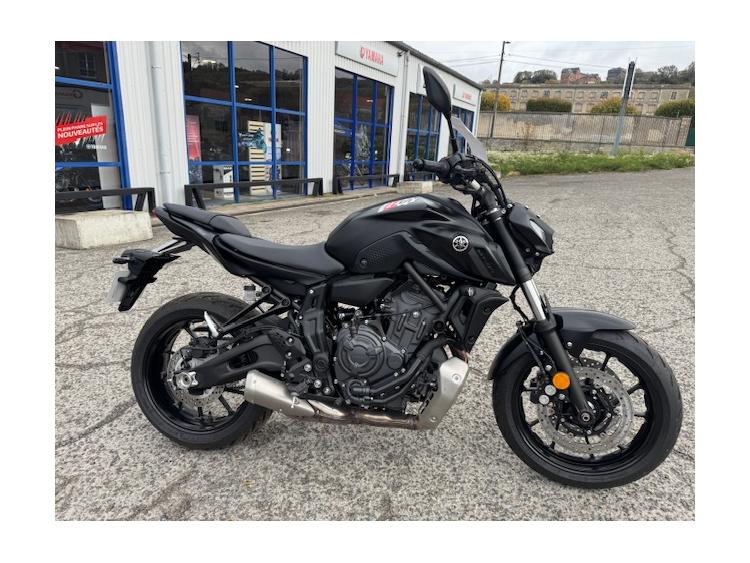 YAMAHA MT 07 2024